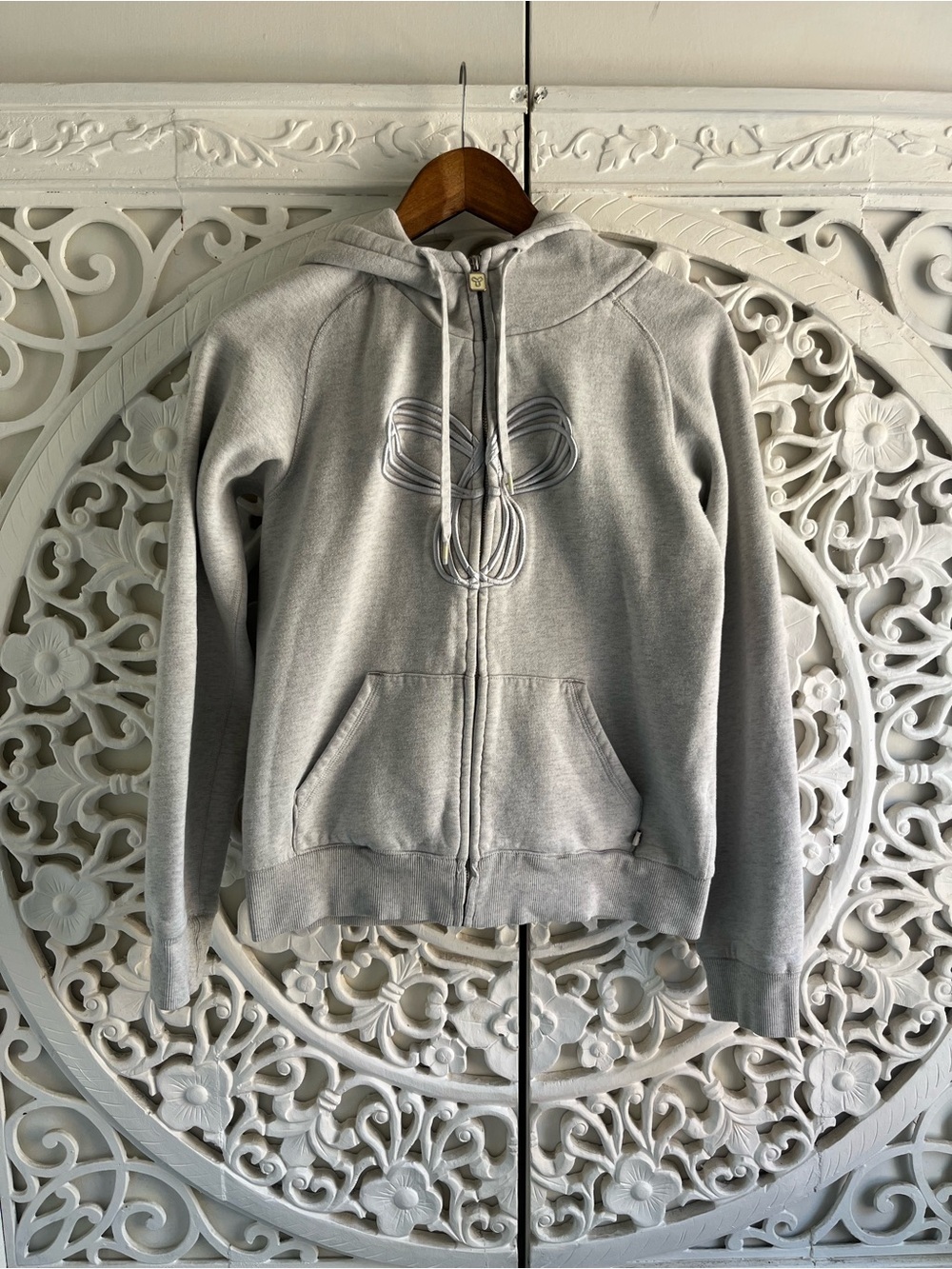 TNA Aritzia Grey Full Zip Hoodie Embroidered Logo Fleece Lined Size Medium
